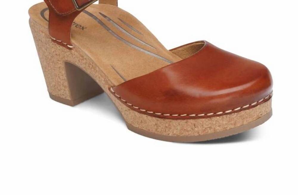 NEW AETREX women's finley heeled sandal in cognac